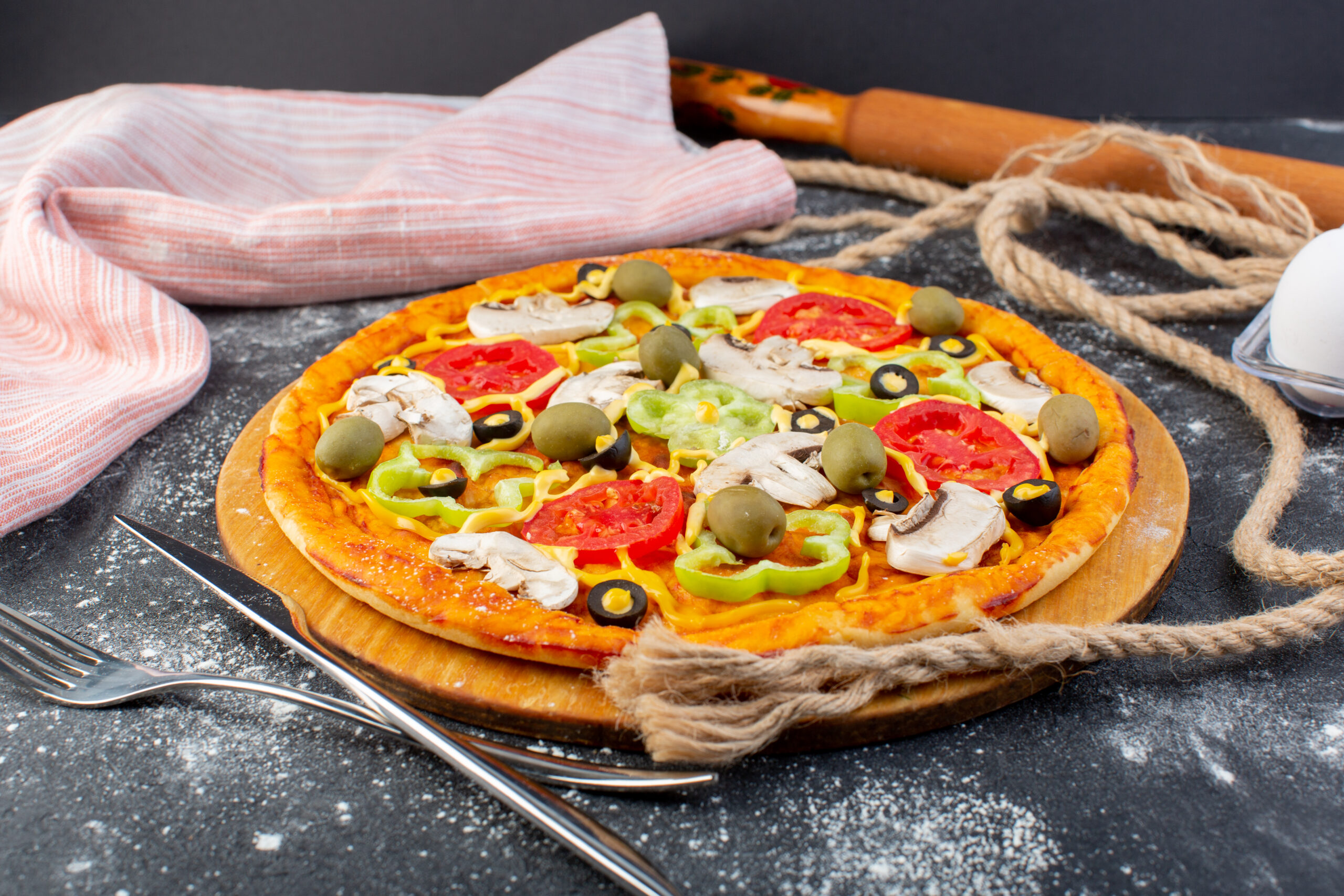 front-view-delicious-mushroom-pizza-with-tomatoes-olives-mushrooms-with-ropes-grey-surface