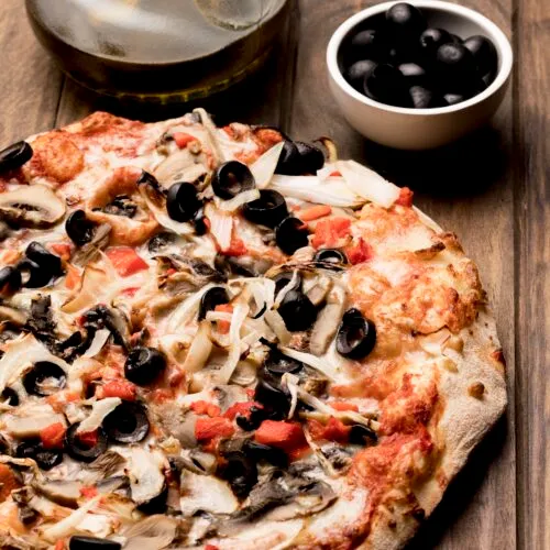flat-lay-pizza-with-vegetables-500x500